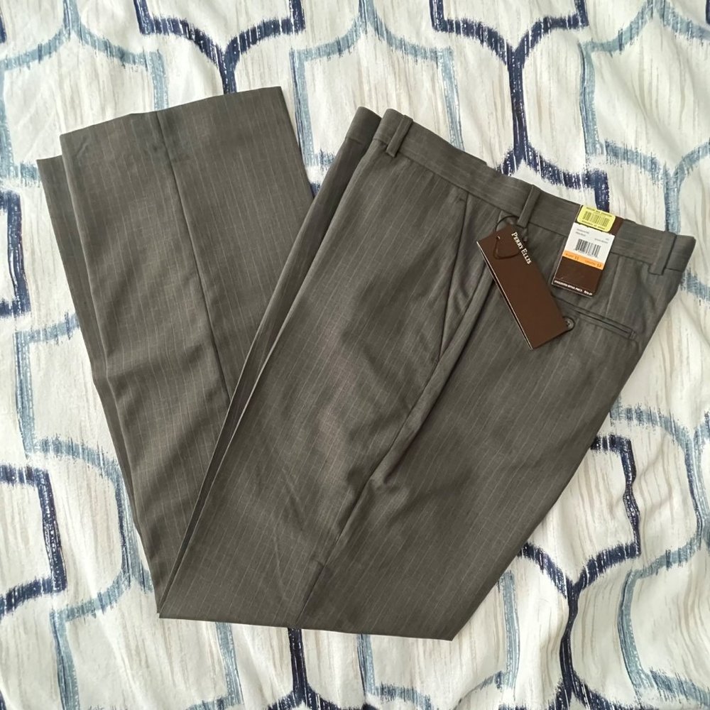NWT 33x32 Classic Fit Perry Ellis Mens Slacks - Dress Pants